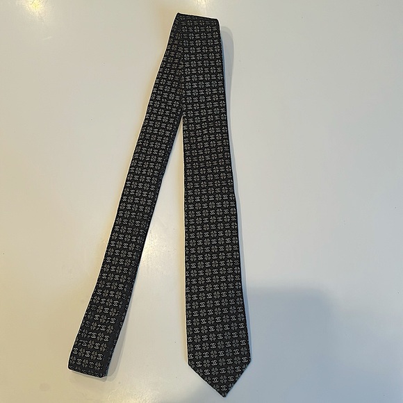 Authentic CHANEL Skinny Tie. - Picture 1 of 5